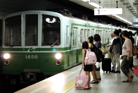 「三宮駅」の神戸市営地下鉄西神・山手線