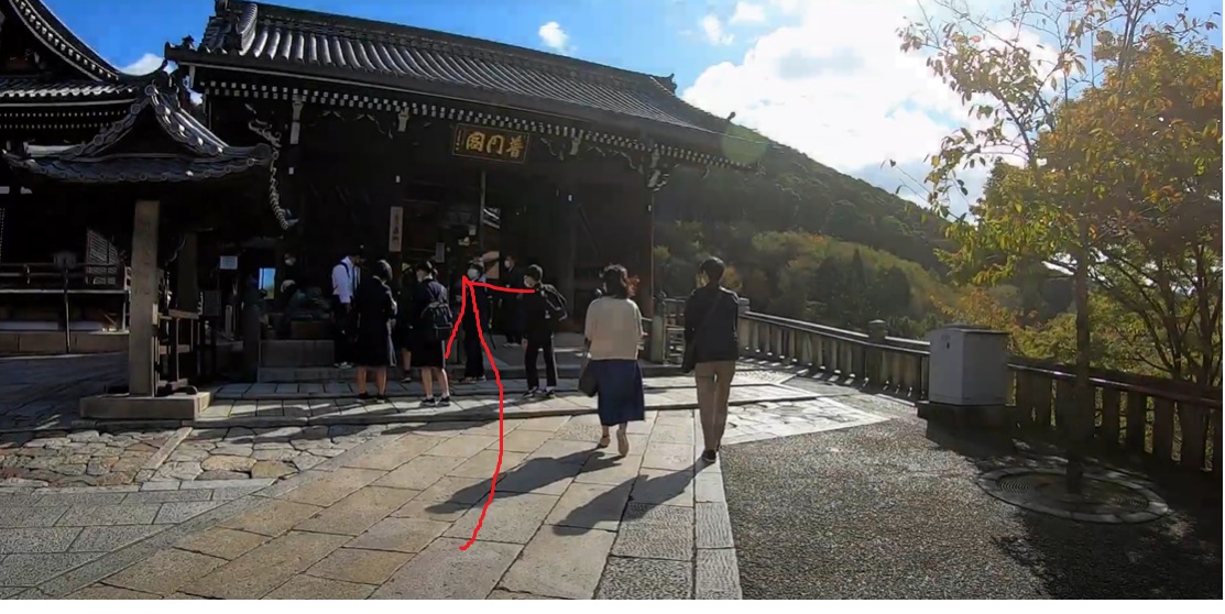 さらに進むと、轟門と言う門があって、この門から先が有料エリアになります。
