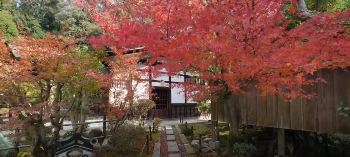 まず向かったのは塔頭寺院のひとつ「龍吟庵」。