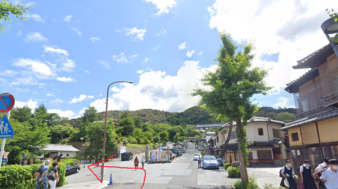 約150ｍ先を左折します。
