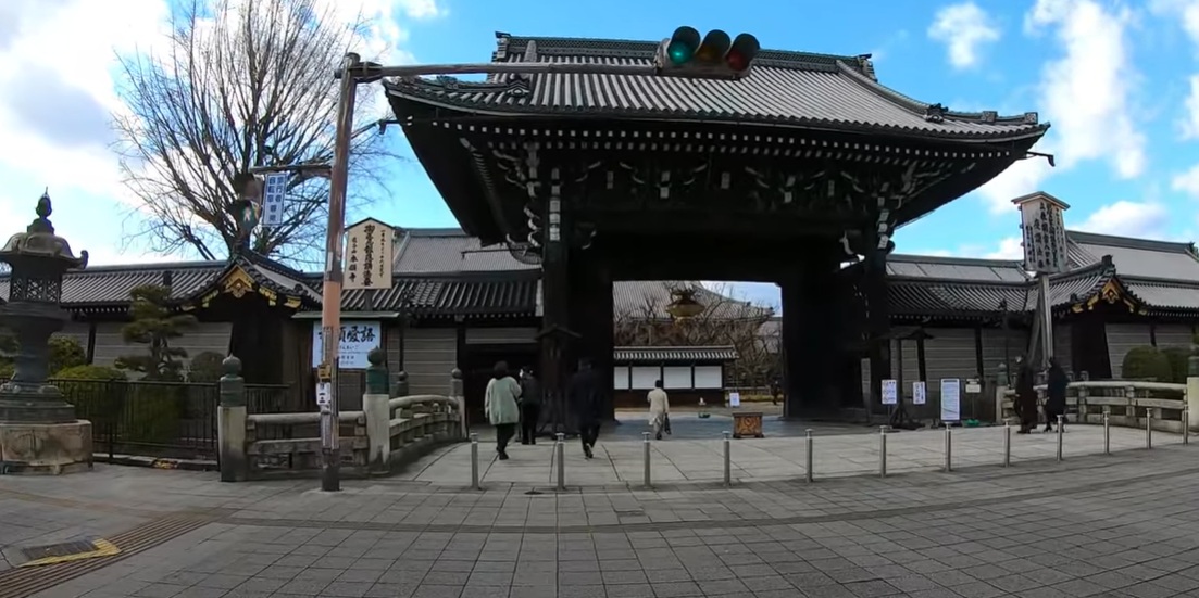 それが西本願寺の正門、御影堂門です。