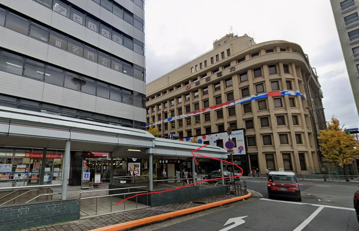 塩小路通を左に曲がります。