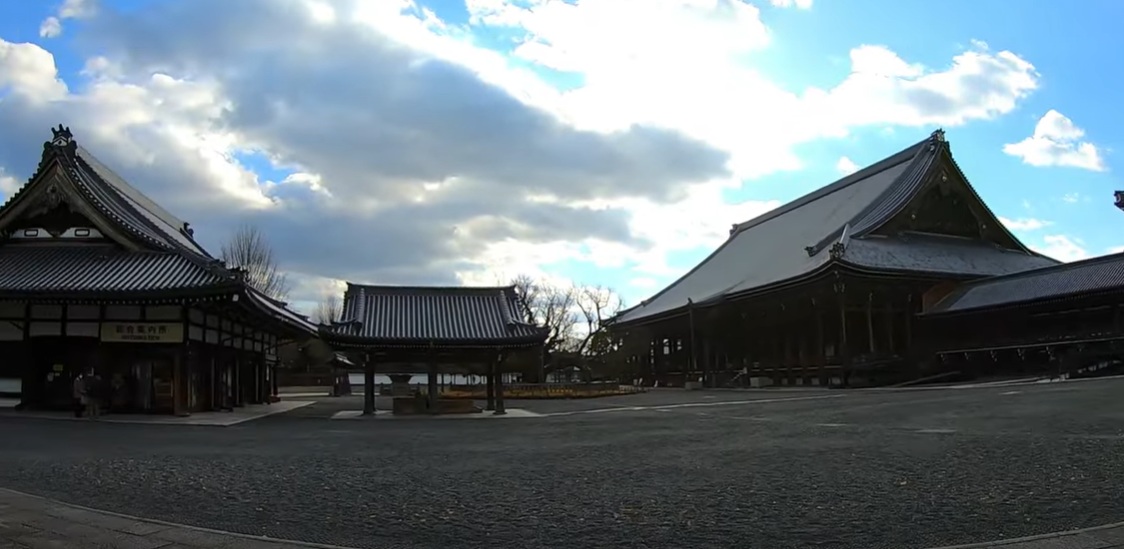 境内を歩くと、庭園の美しさにも目を奪われます。
