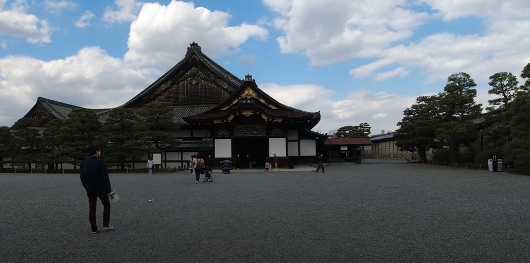 二の丸御殿です