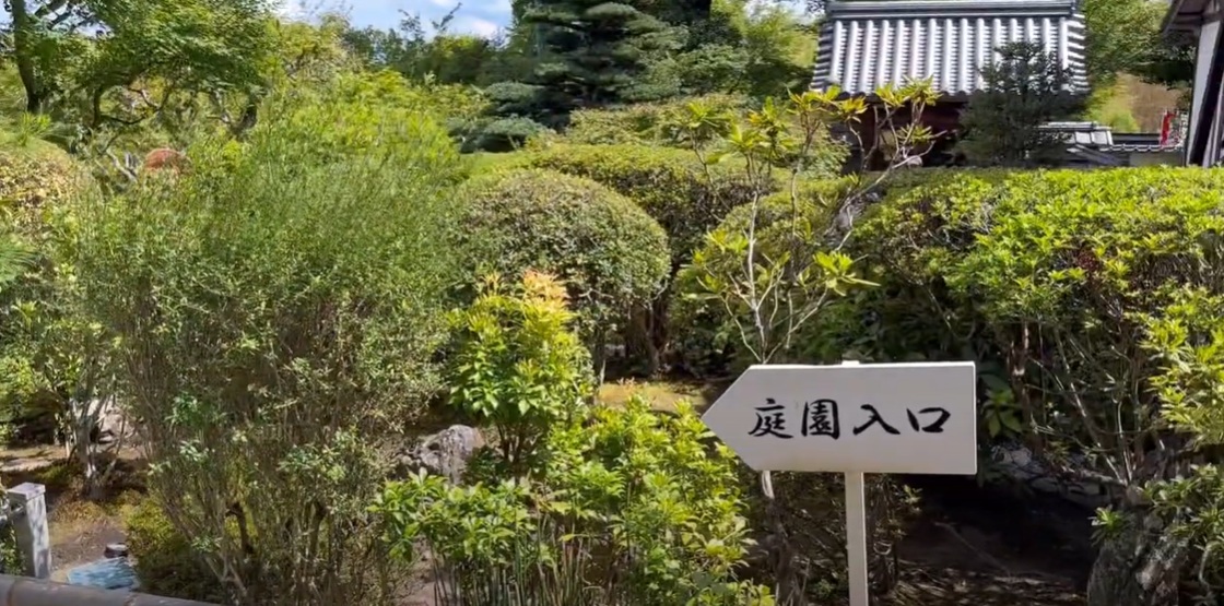 参拝後は庭園を散策。