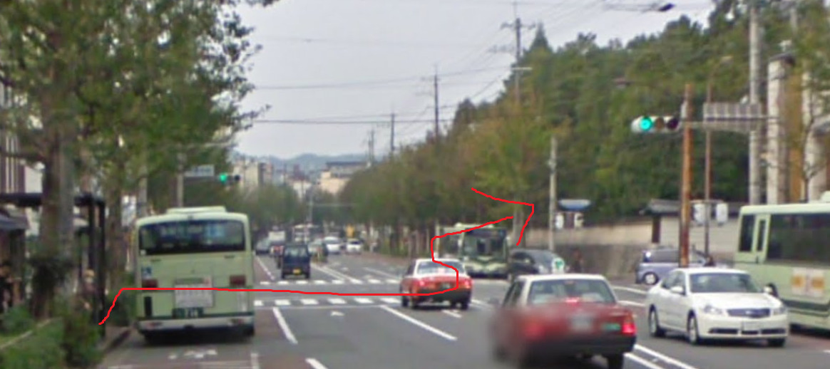 大徳寺前バス停に着いたら、道を挟んだ反対側に、大徳寺が見えています。