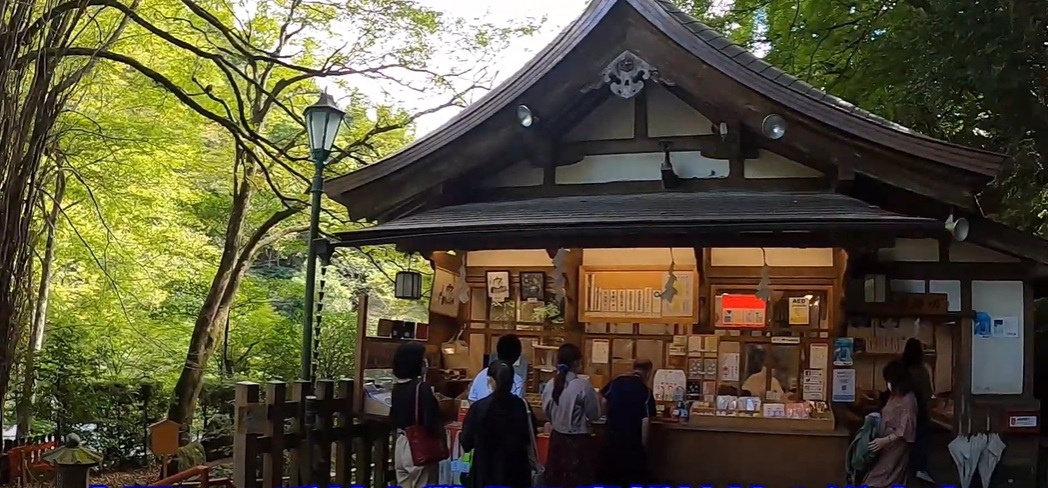 本宮の後ろ側には社務所があります