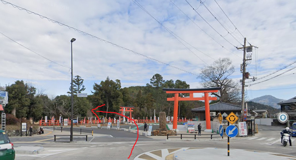 鳥居の先が上賀茂神社になります。