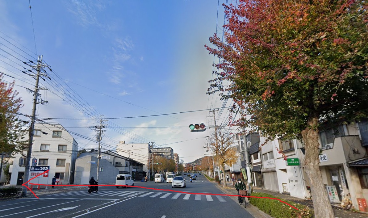 そして、すぐ先の信号を左折します。