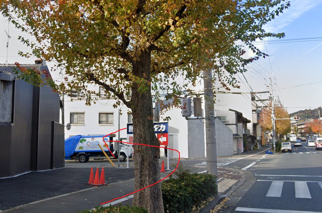 約50ｍ先を左折します1。