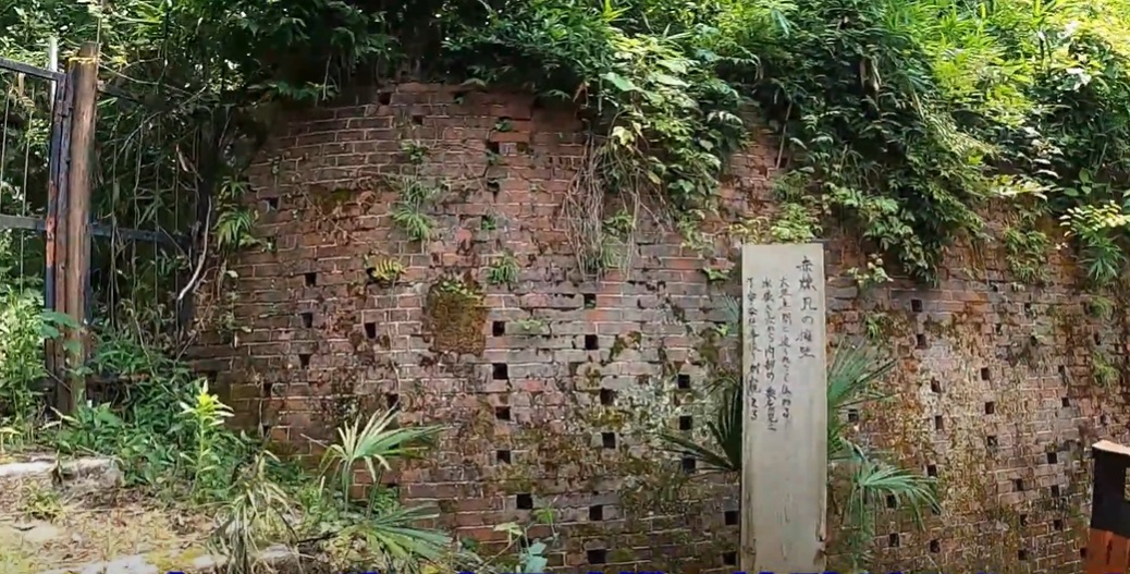 隣の赤レンガは、大正時代のものとの事でした