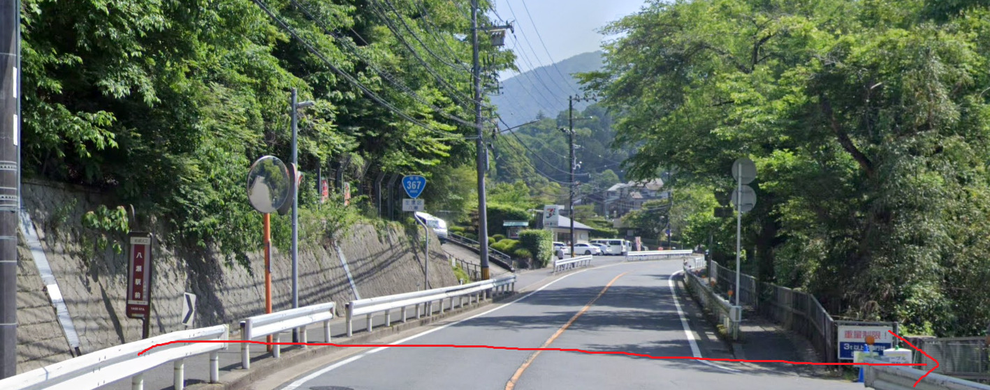 八瀬駅前バス停に着いたら、目の前の橋を渡ります。