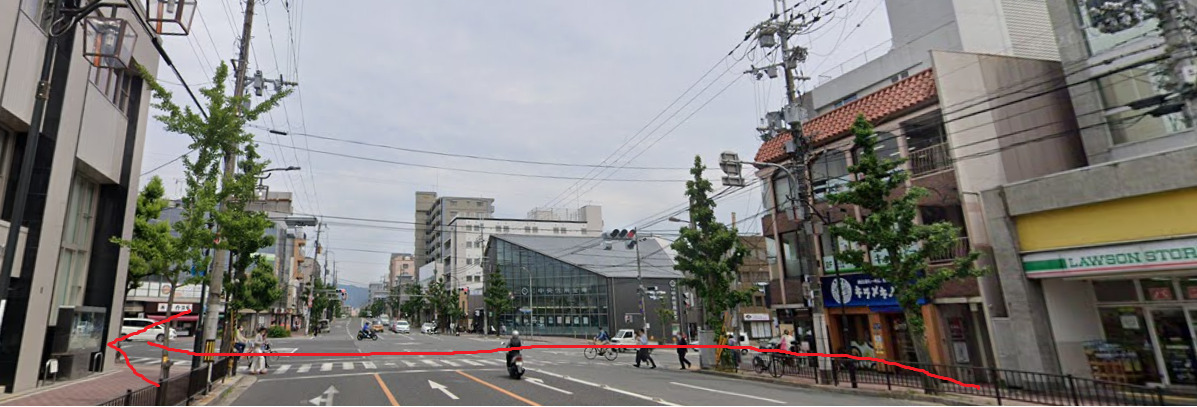 そして、すぐの交差点を左折します。