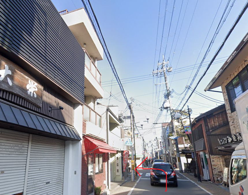 そして、約70ｍ先の交差点を左折です。
