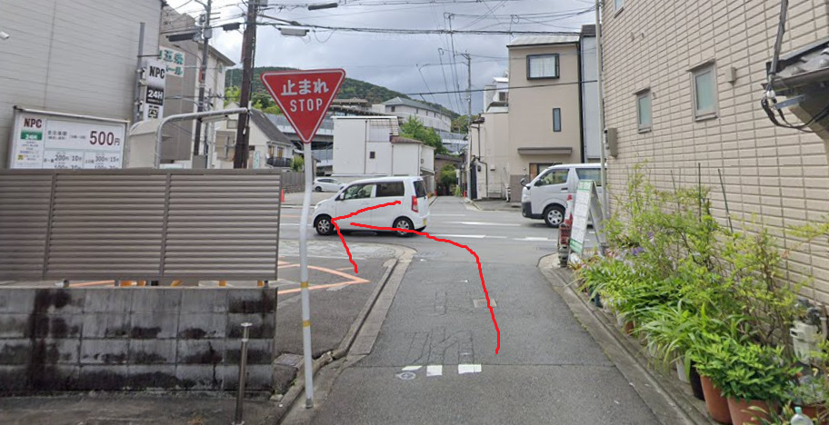 左折します。
