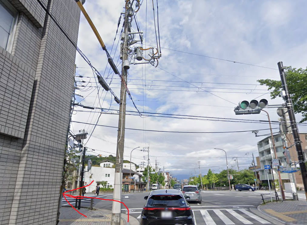 約300ｍ先の信号を左折します