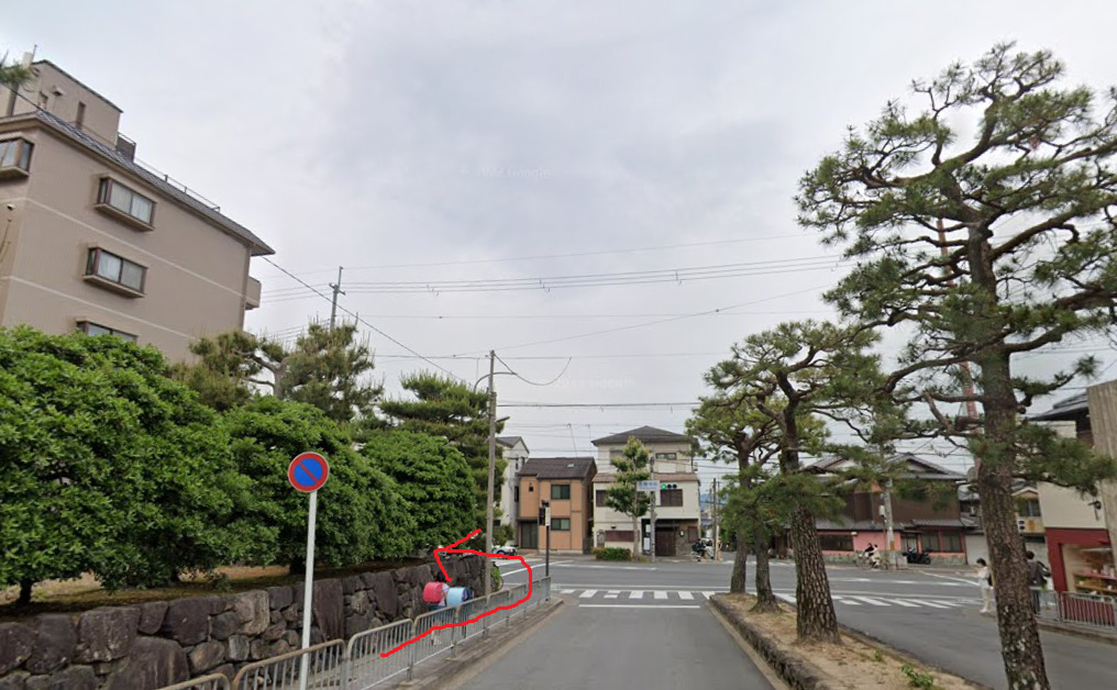 そして、約100ｍ先を左折します