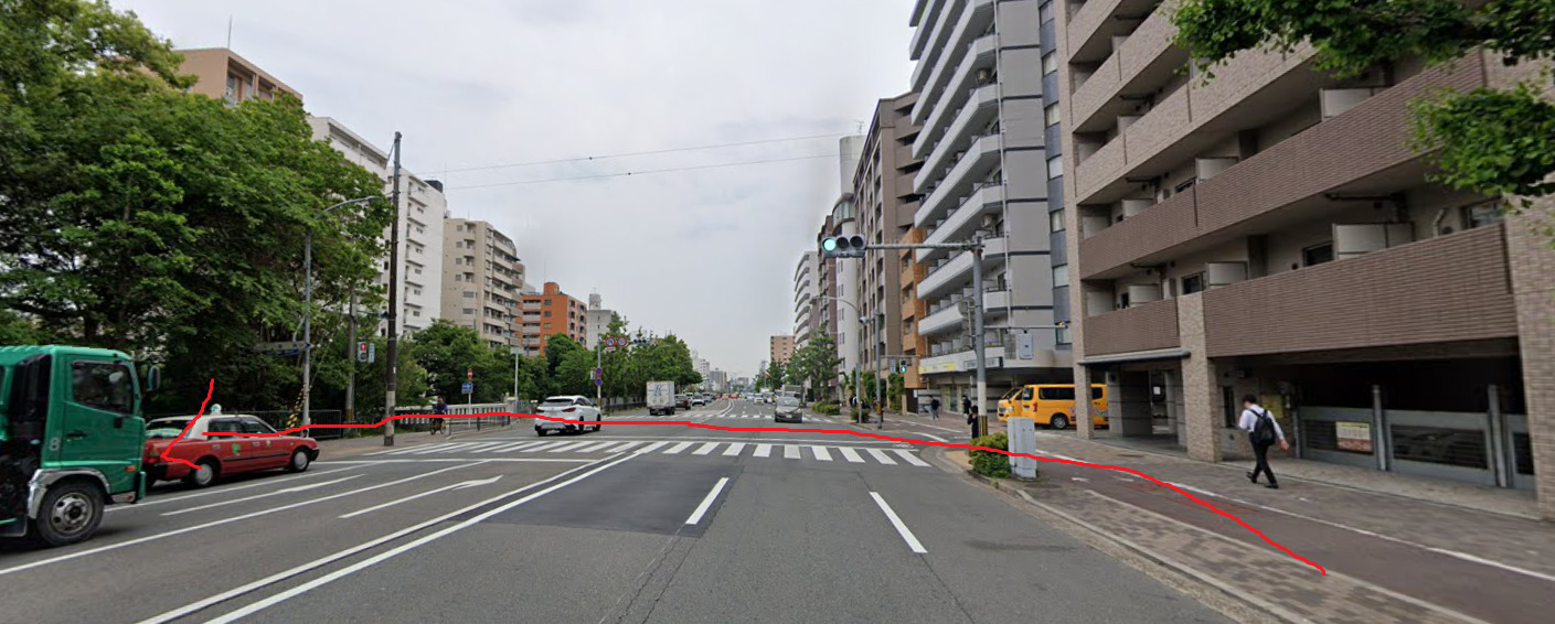 1つ目の横断歩道を渡り、左折します。