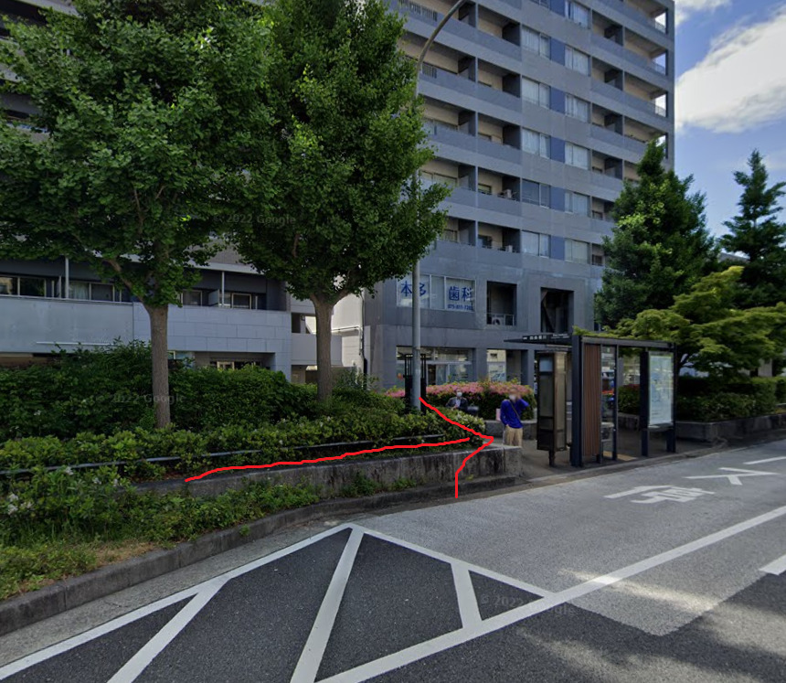 すぐ左側に、四条堀川バス停が見えてきます。