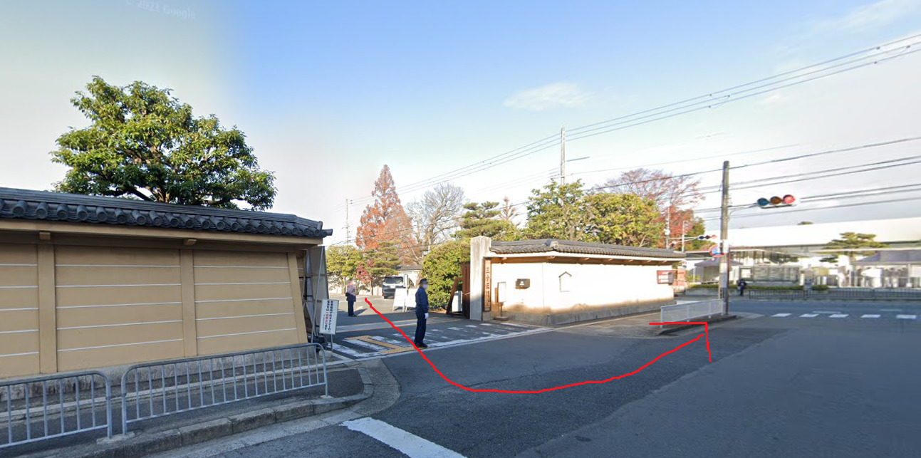 三十三間堂から、前の道を左方向に進みます
