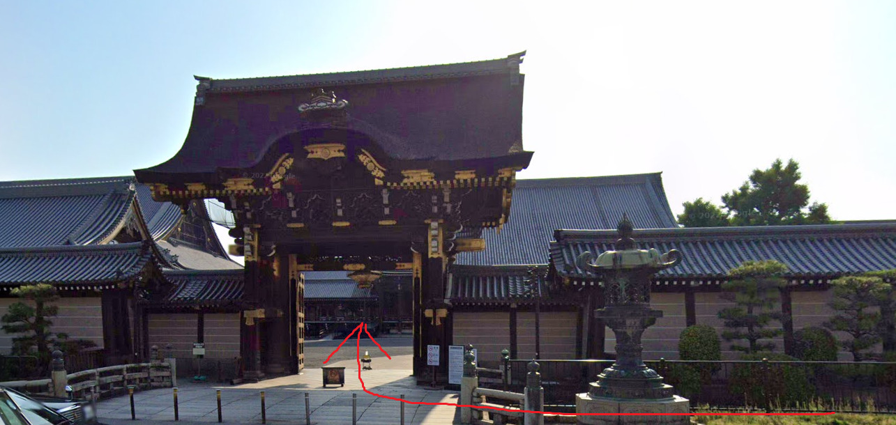 右側に西本願寺が見えてきます。