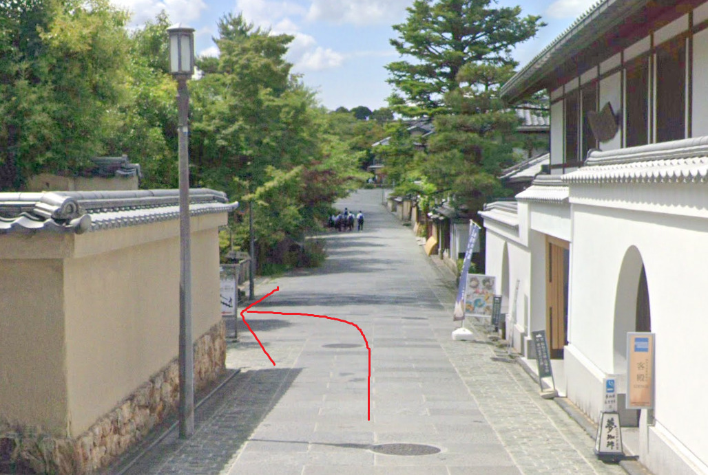 左側に、高台寺が見えています。