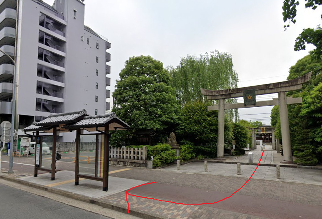 晴明神社の目の前に、一条戻橋・晴明神社前バス停があります。