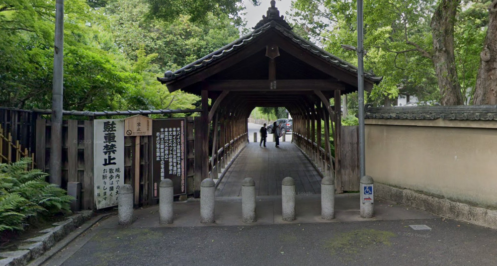 東福寺の臥雲橋から出ます。