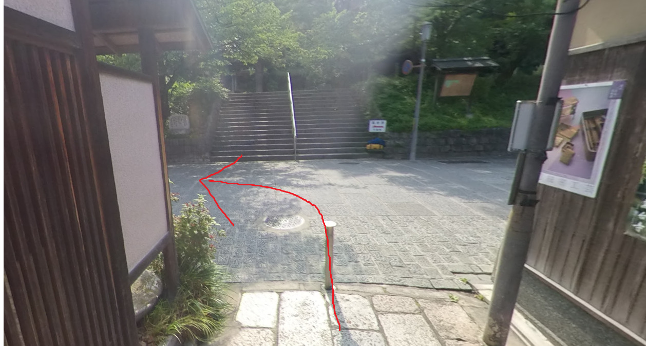 突き当りを左折します。