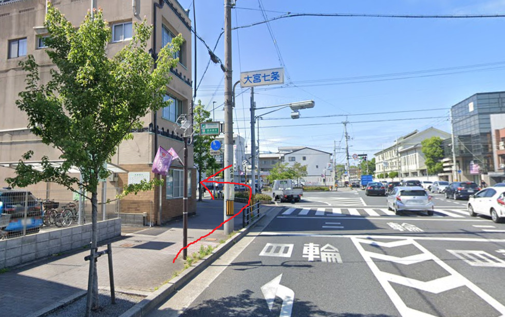 約1.0ｋｍ先の、大宮七条の信号を左折します。