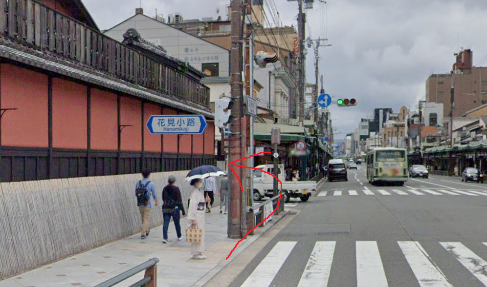 約100ｍ先を左折します。