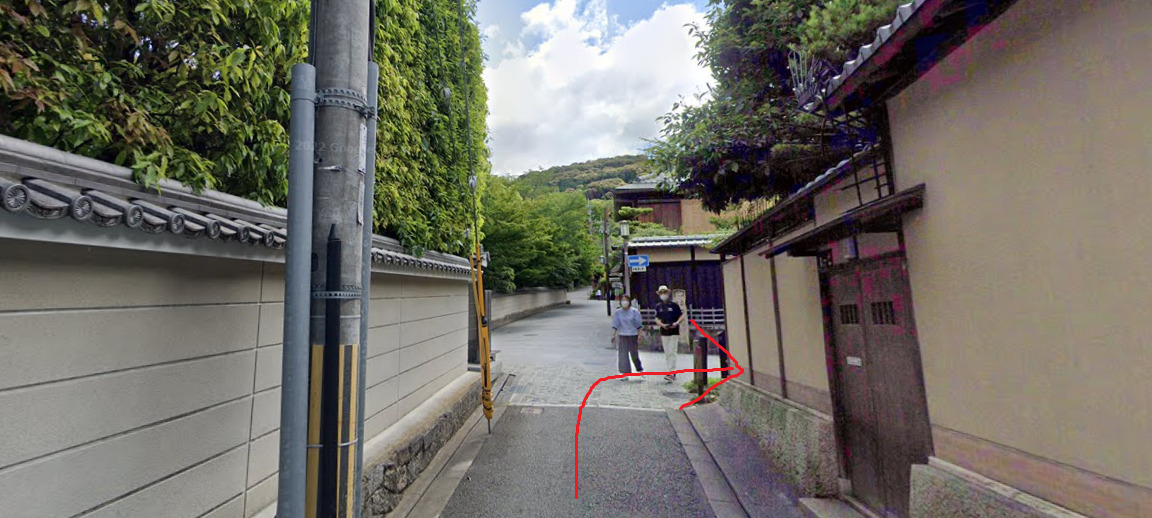 約150ｍ先を右折します。