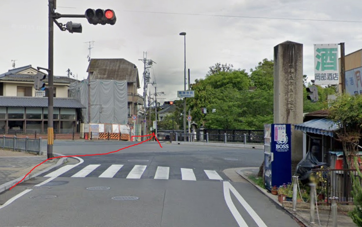 約300ｍ先の南禅寺前の信号を直進します。