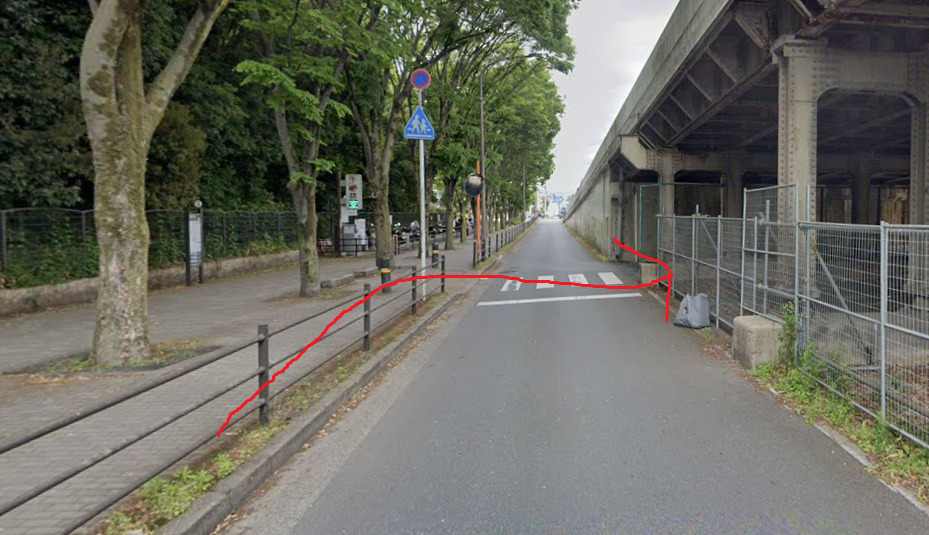 約500ｍ先を左折します。