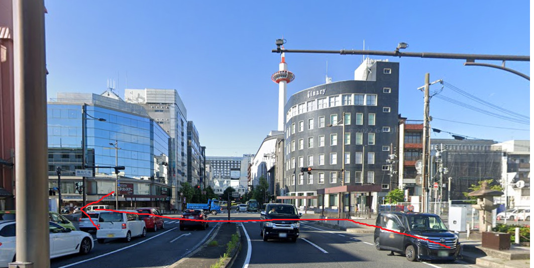 すぐの信号を、左方向に進みます。