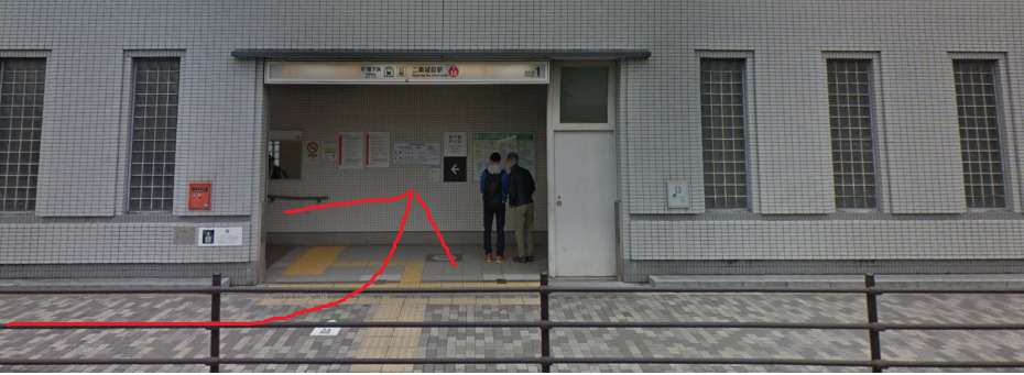 すぐ左側に、二条城前駅が見えてきます。
