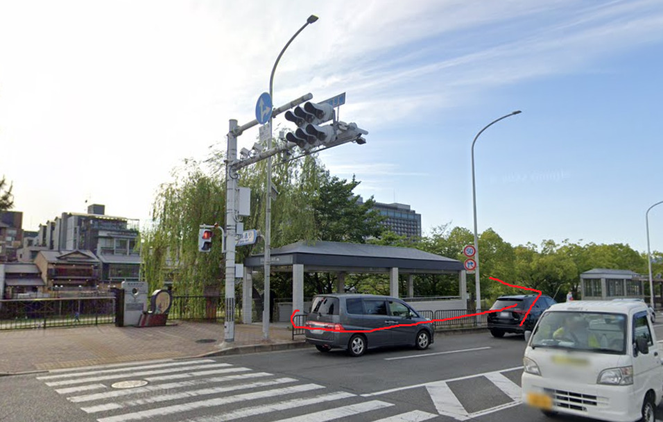 三条京阪駅の7番出口から出て、北方向に進みます。