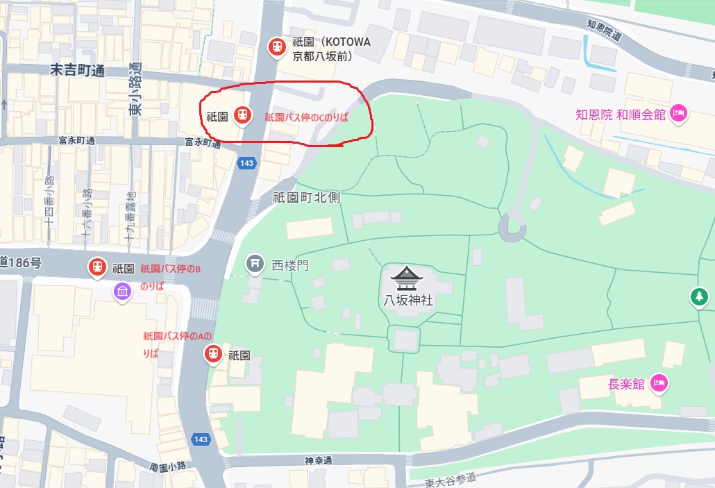 祇園バス停には複数の乗り場（A乗り場、B乗り場、C乗り場）が設置されており、それぞれの乗り場は行き先や路線によって分かれています