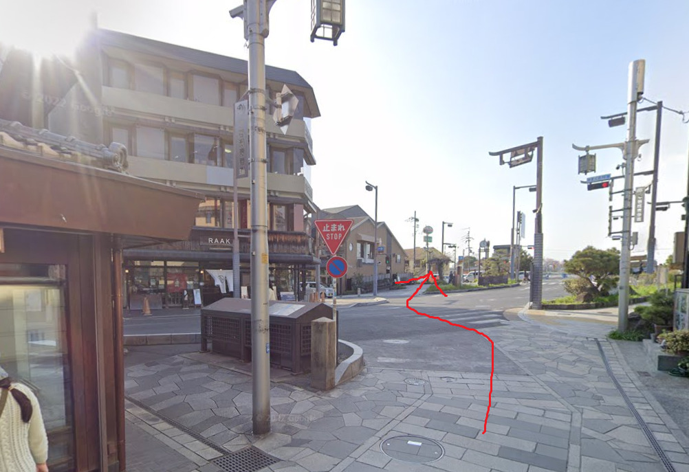 突き当りを、右方向に進みます。