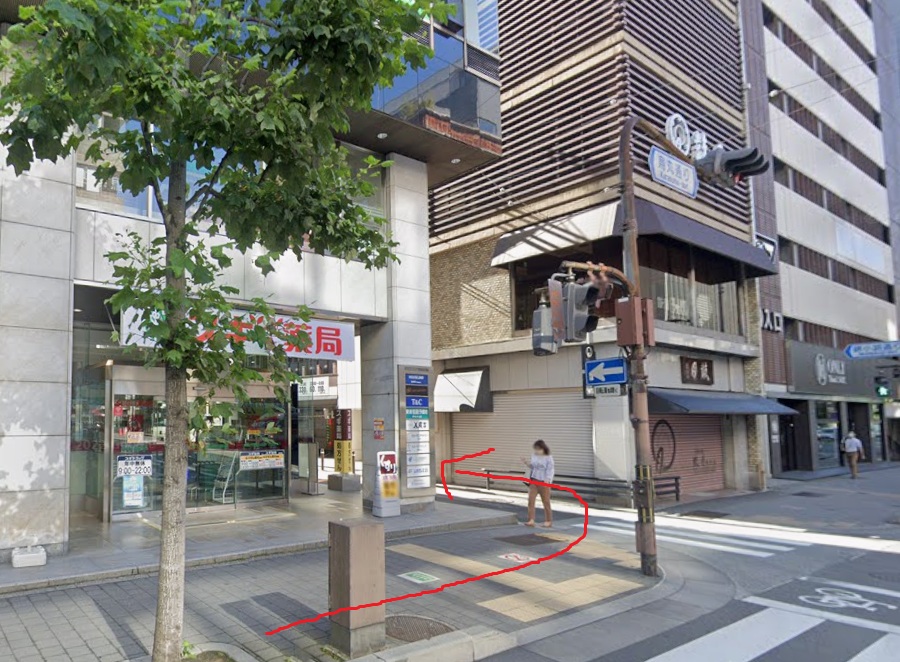 約400ｍ先を左折します。