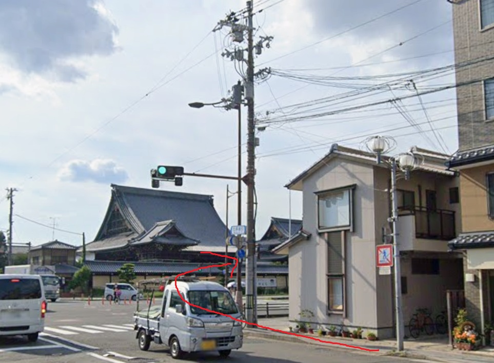 約600ｍ先を右折します。