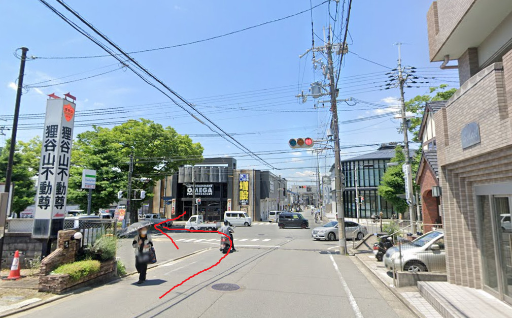 1つ目の信号を左折します。
