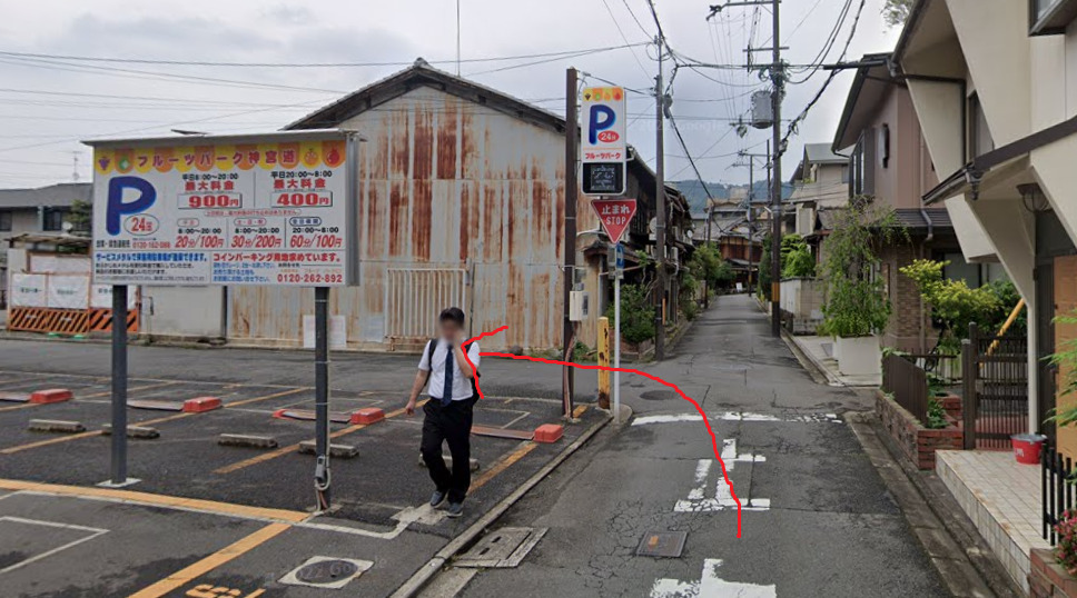 ここを、左折します。