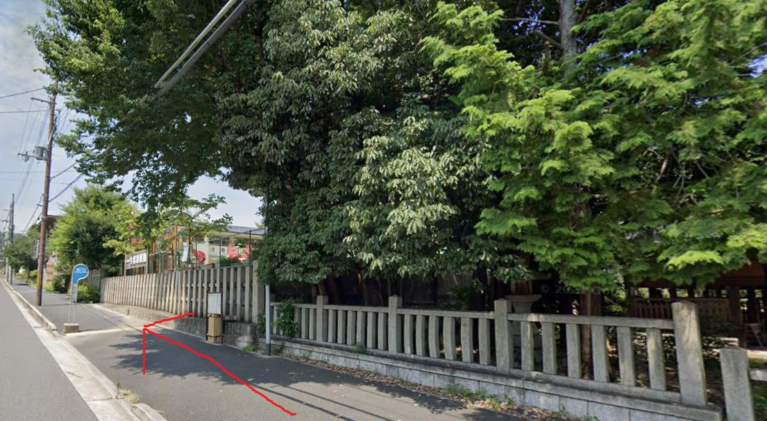 すぐ右側に、今宮神社前バス停が見えてきます。