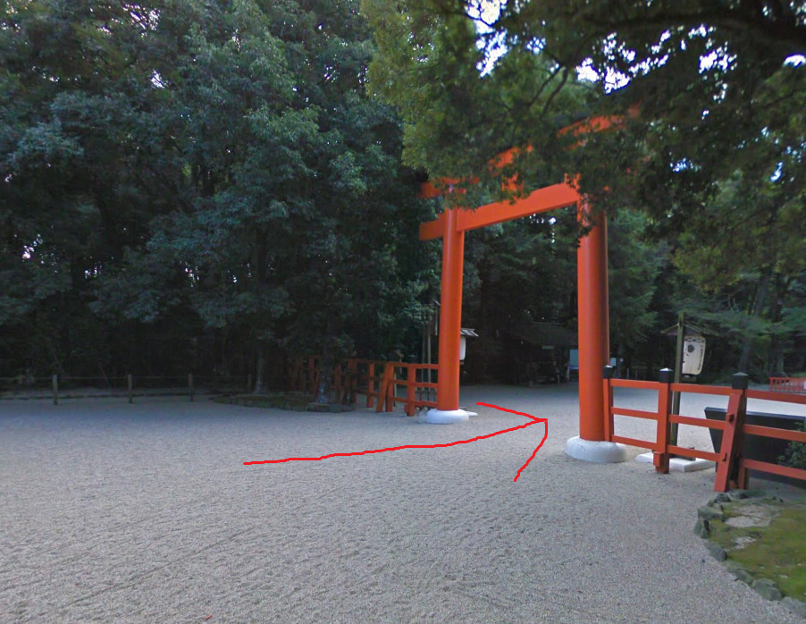 下鴨神社から鳥居を通り、表参道をずっと進みます。