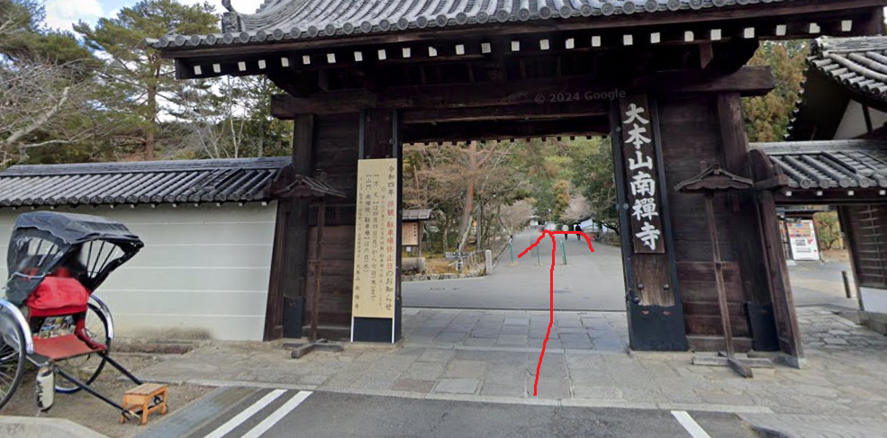 更に真っすぐ進みます。