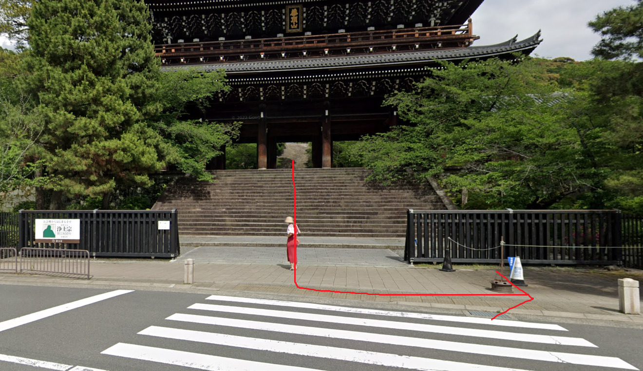 知恩院から出て、左方向に進みます。