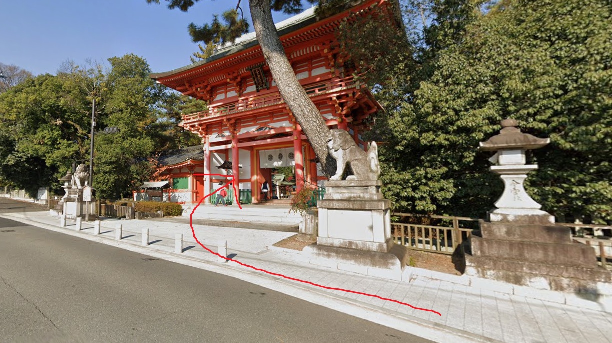 約500ｍ行くと、右側に今宮神社が見えてきます。