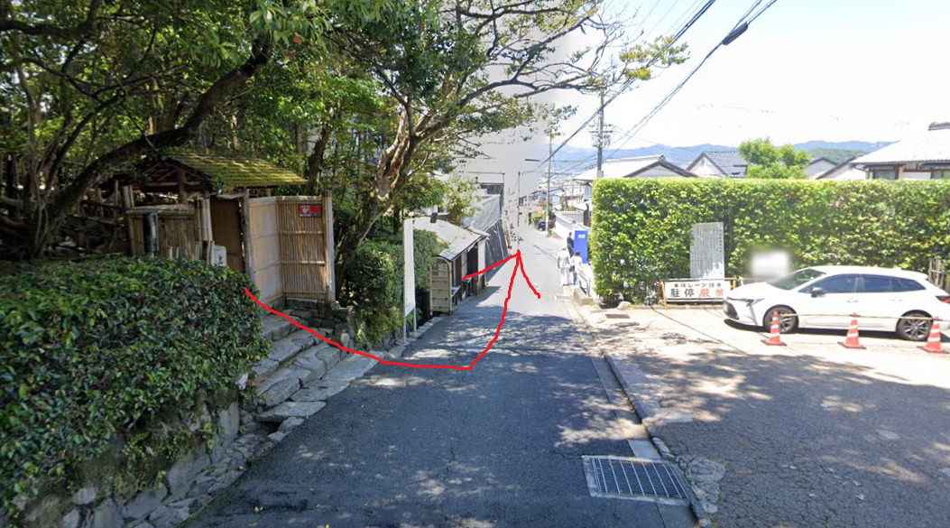 詩仙堂を出たら、左折します。