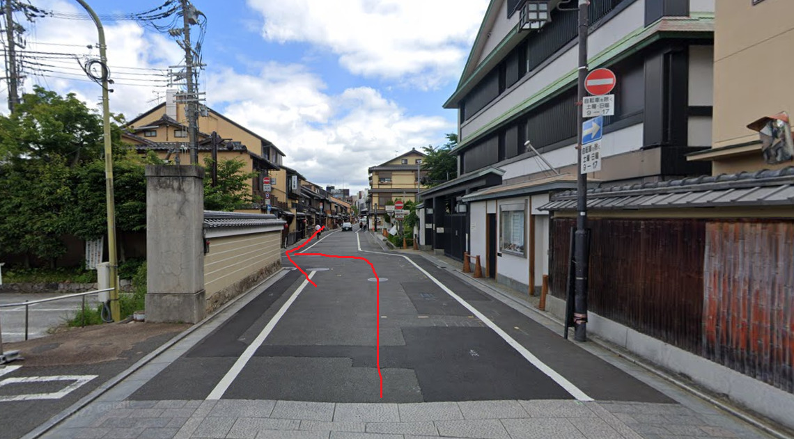 すぐを左折します。